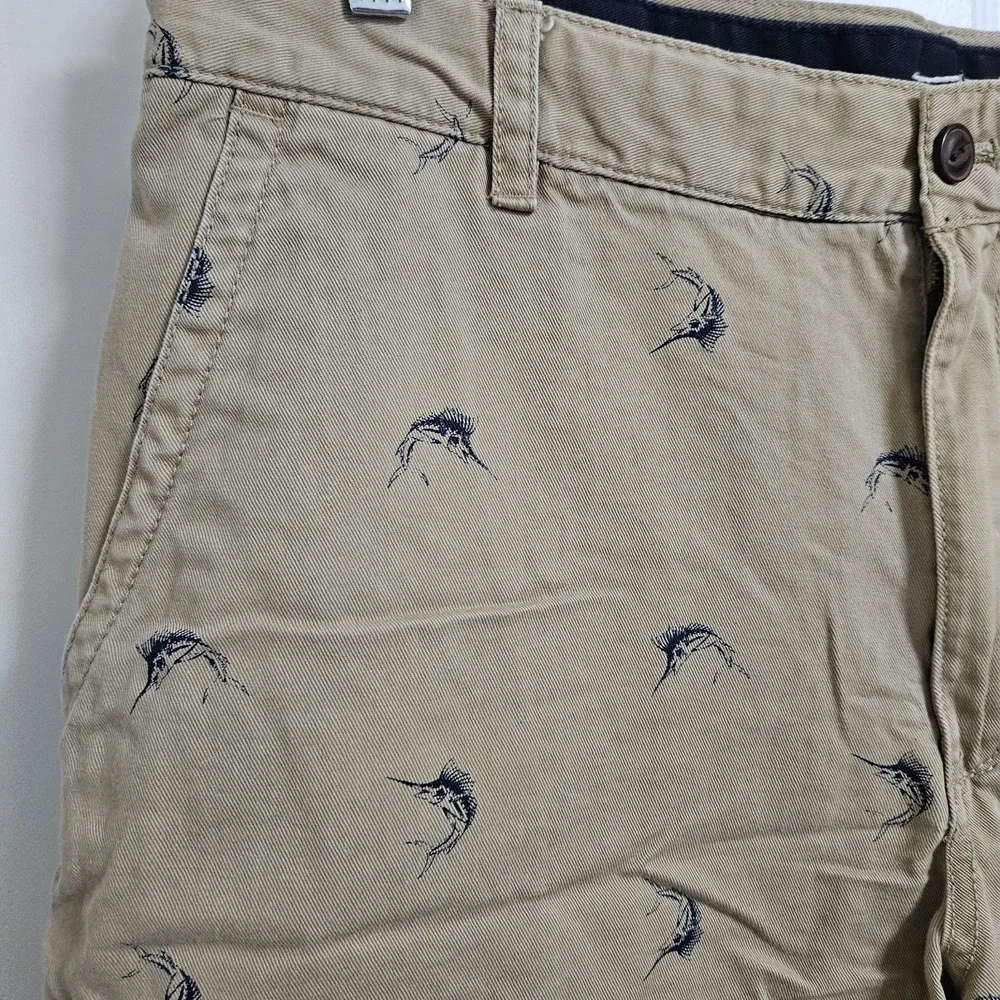 IZOD Shorts Mens 36 Tan Saltwater Marlin Fish Print Khaki Chino Flat Front 10.5